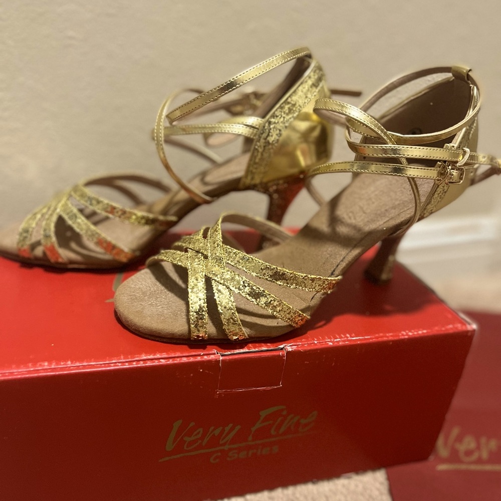 Very fine ballroom salsa shoes with vegan leather